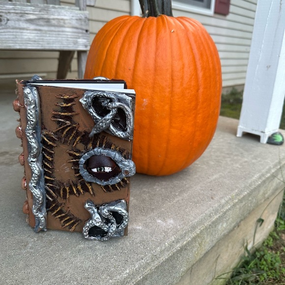 Hocus-pocus book - Picture 3 of 4